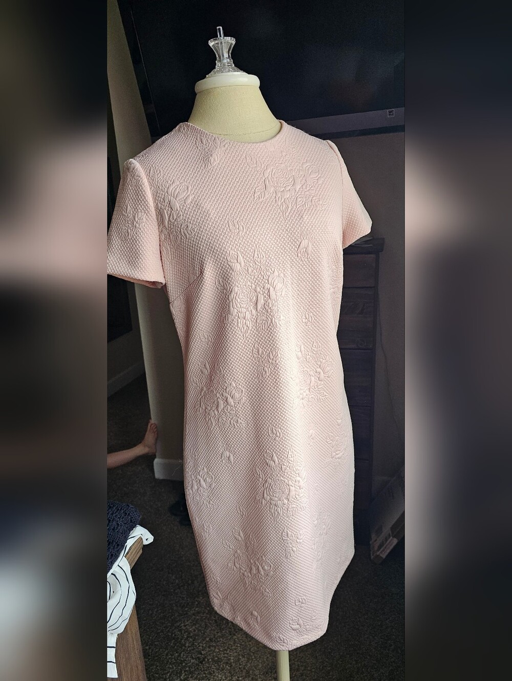 CALVIN KLEIN Short Sleeve Floral textured Sheath  Dress Light/ Blush Pink Size 6